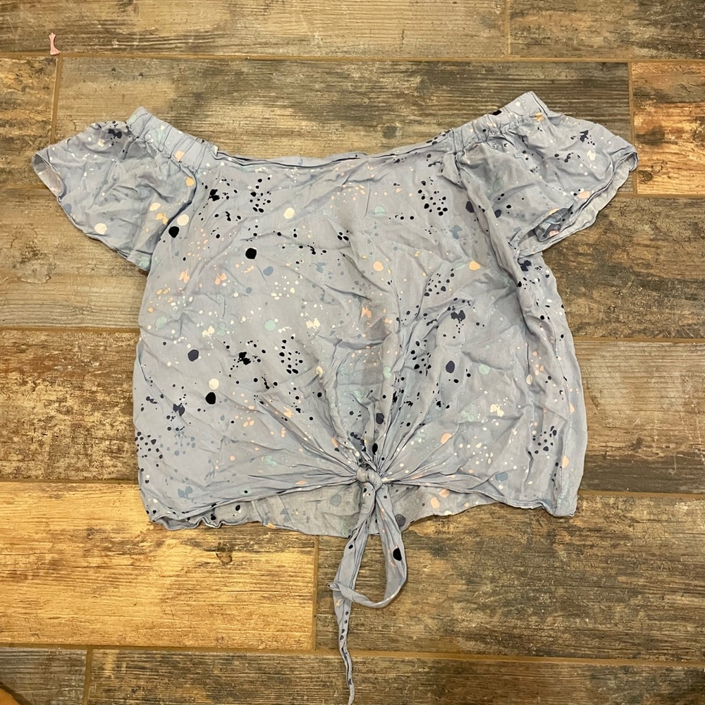 SUPER CUTE off the shoulder crop top